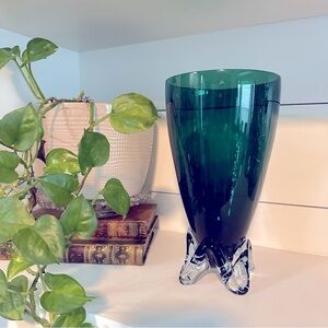 Gorgeous Vintage Hand Blown‎ Clear & Emerald Optic Art Glass 9" Vase Footed